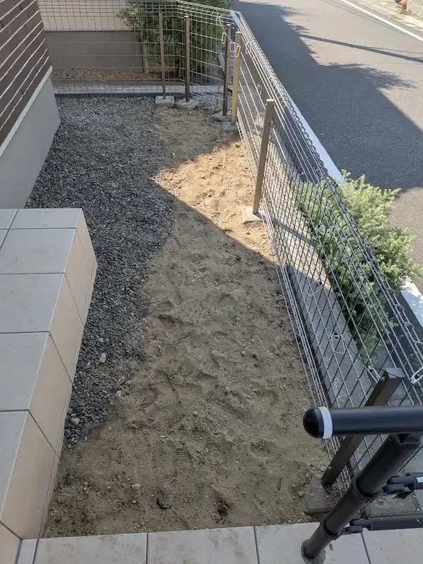 東京都稲城市若葉台での抜根作業完了後、更地になったお庭の様子