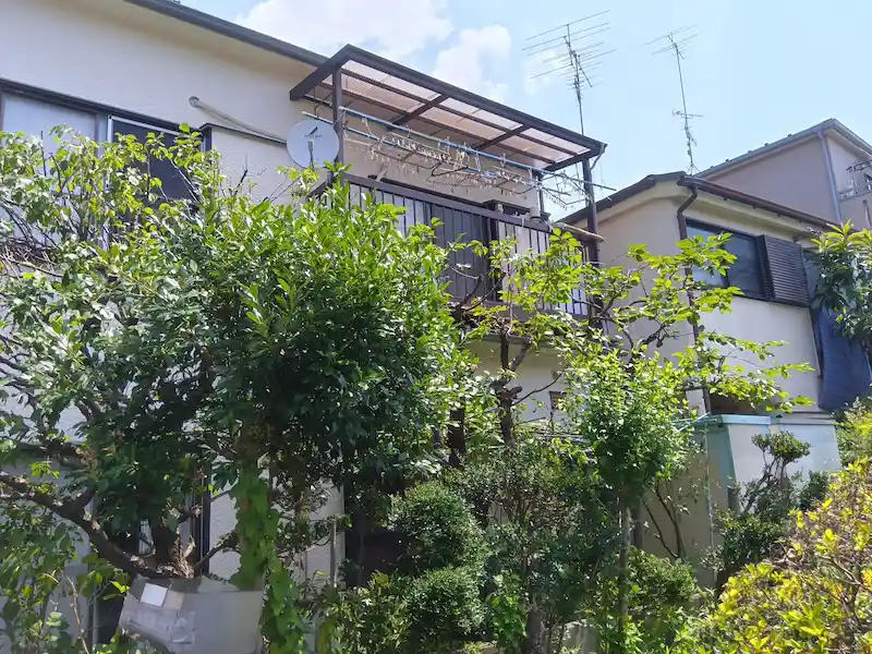 町田市金井での道路側から見たお庭の剪定後の仕上がり