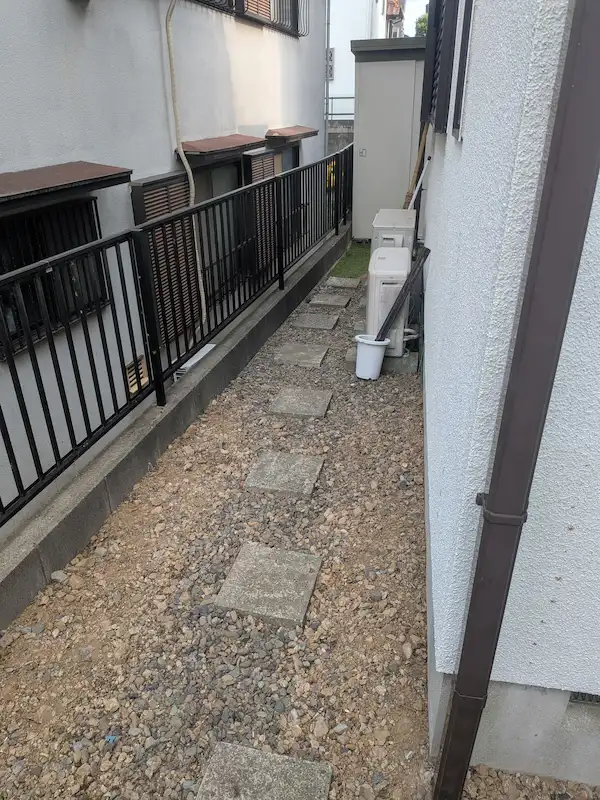 川崎市宮前区菅生の現場で除草剤と手作業により雑草を根絶し清掃が完了したお庭